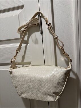 Universal Thread Cream Woven Crossbody Bag with Adjustable Strap